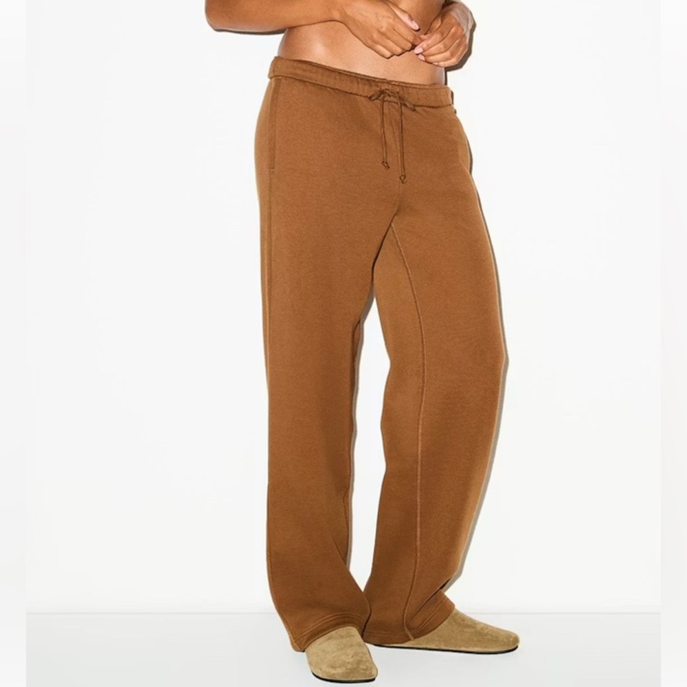 SKIMS Cotton Fleece Straight Leg Pants - Bison